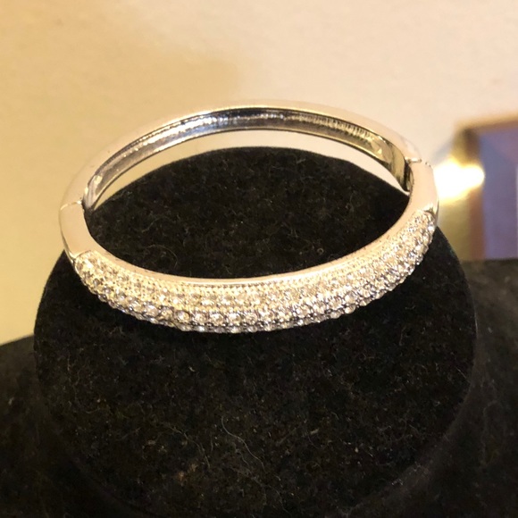 Rhinestone Sparkly Bracelet - Picture 4 of 6